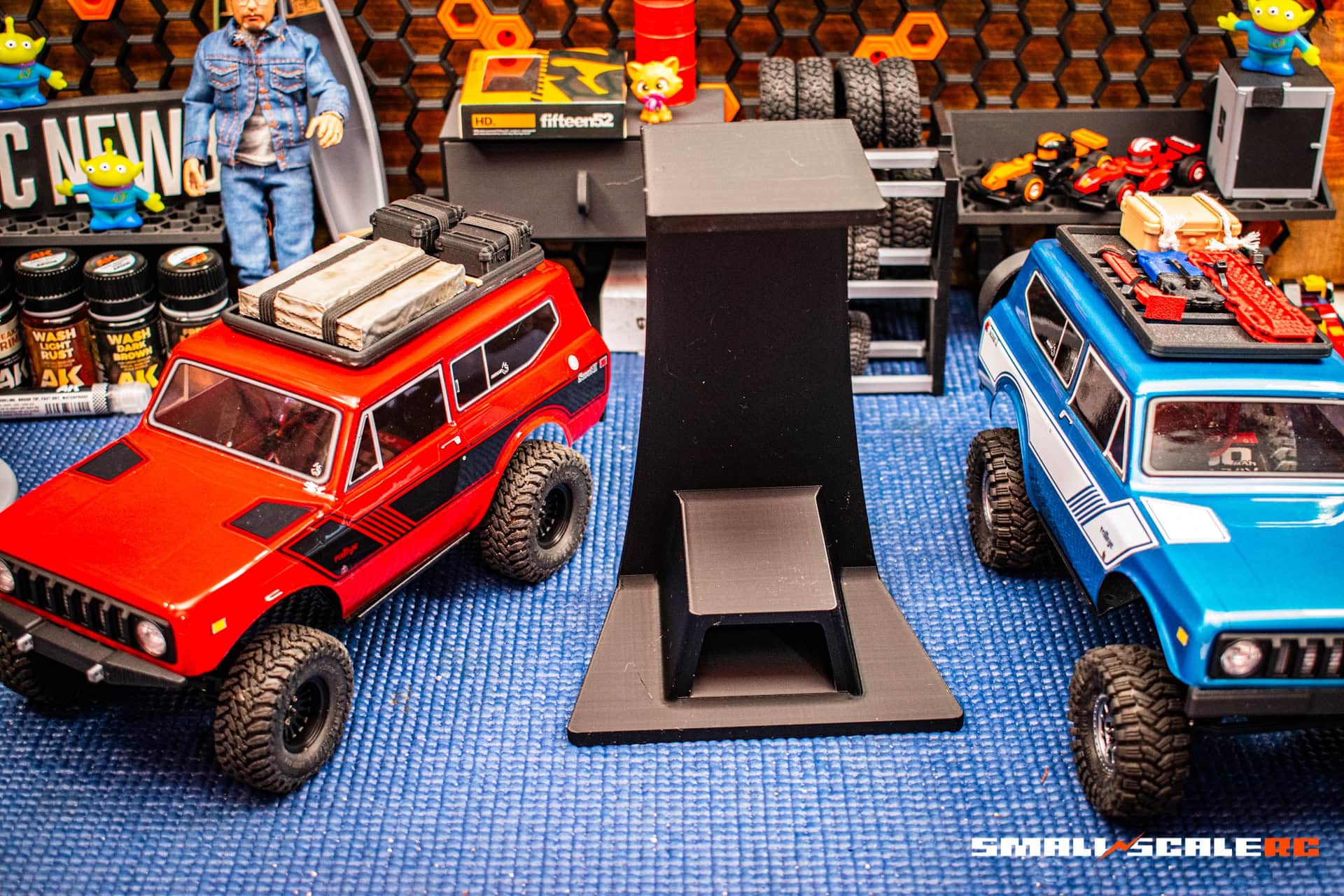 Double-Decker Display Stand for 1/24 & 1/18 R/C Crawlers.